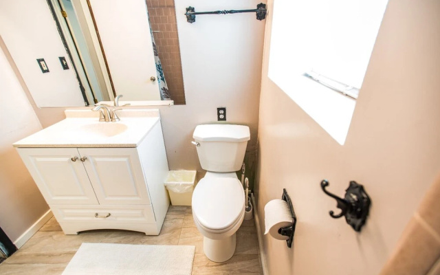 2 Bedroom Basement Apartment Quiet Neighborhood