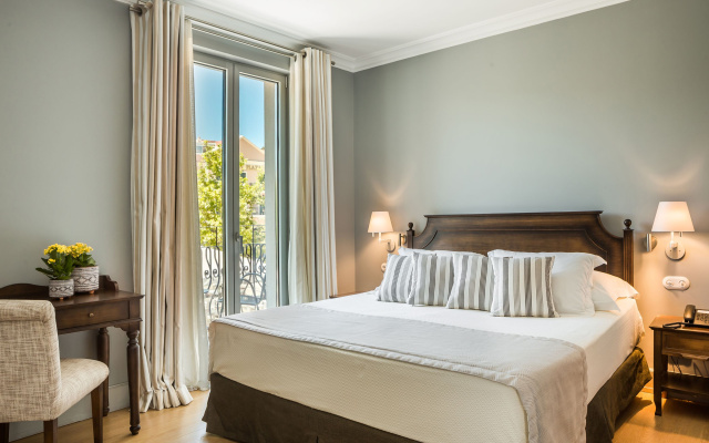 Aenos Hotel
