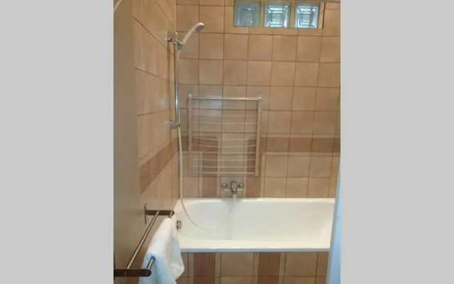 Family apartment with two bathrooms near to city center