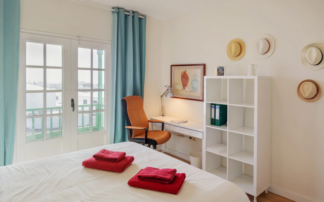 Apartamento OM con piscina y vistas al mar