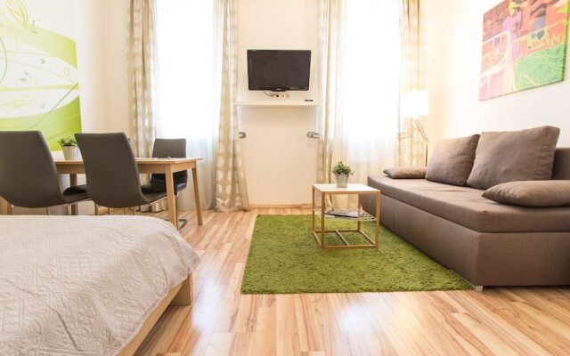 Отель Holiday Apartment Vienna - Enenkelstraße Австрия, Вена - отзывы, цены и фото номеров - забронировать отель Holiday Apartment Vienna - Enenkelstraße онлайн комната для гостей