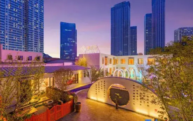 Linhua Courtyard Hotel (Dalian Xinghai Square Convention Center Subway Station)