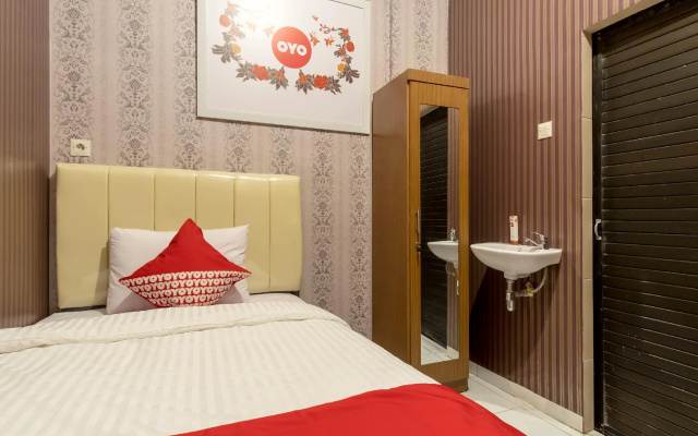 OYO 359 Executive Inn