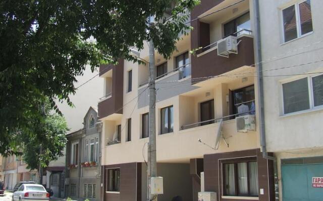 Отель Varnaflats Guest Rooms Болгария, Варна - отзывы, цены и фото номеров - забронировать отель Varnaflats Guest Rooms онлайн вид на фасад
