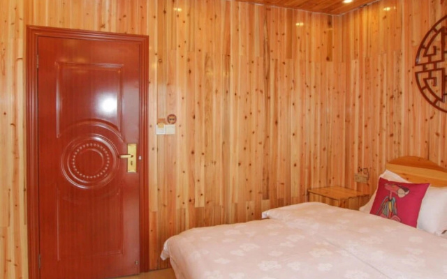 Fenghuang Nanmu Inn 1