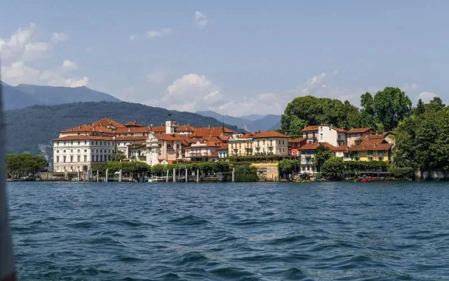 Stresa Complex Levoasi