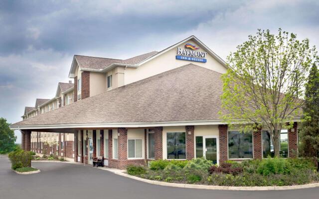 Отель Baymont Inn & Suites Columbus/Rickenbacker Колумбус вид на фасад
