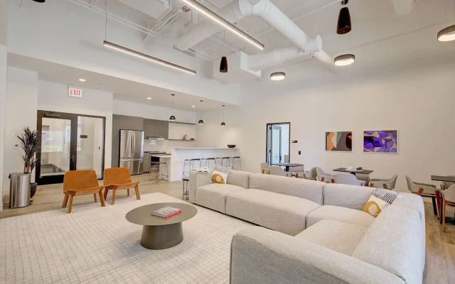 4BR Group Retreat Near Lincoln Park