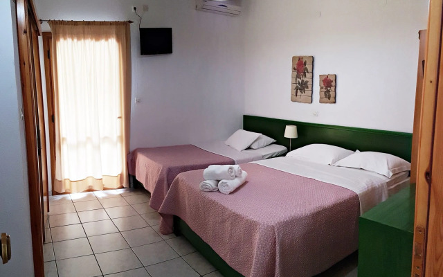 Studios & Apartments Efrosini