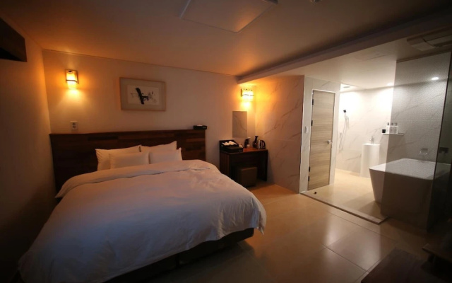 Hotel You&I