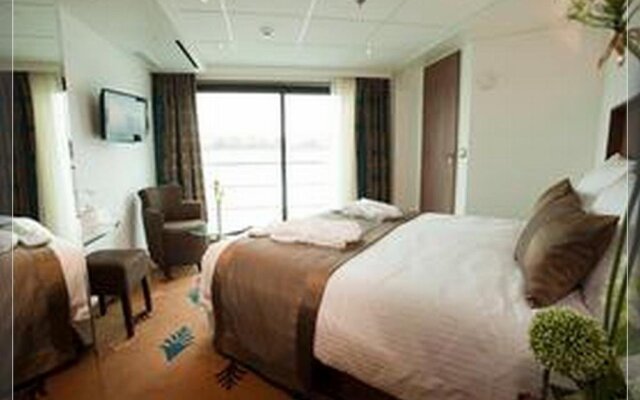 Отель Messe Cruise Dusseldorf Deluxe комната для гостей