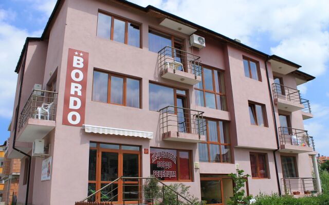 Отель Family Hotel Bordo House Болгария, Аврен - отзывы, цены и фото номеров - забронировать отель Family Hotel Bordo House онлайн вид на фасад