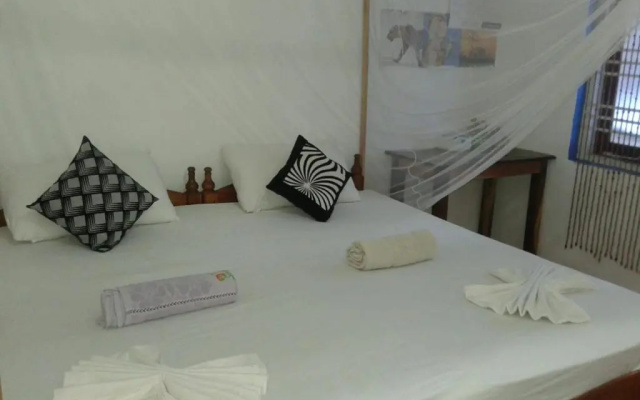 Star Rest Surf Camp Arugambay