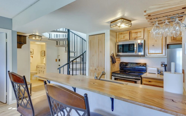 Ski-in/out Granby Condo w/ Mtn Views + Balcony!