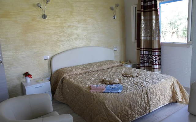 Room in Guest Room - S'olivariu Village Affittacamere - King Room With Roll-in Shower
