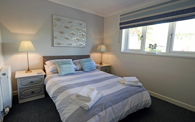 Valley Retreat - Peaceful Location Walk to Beach Parking