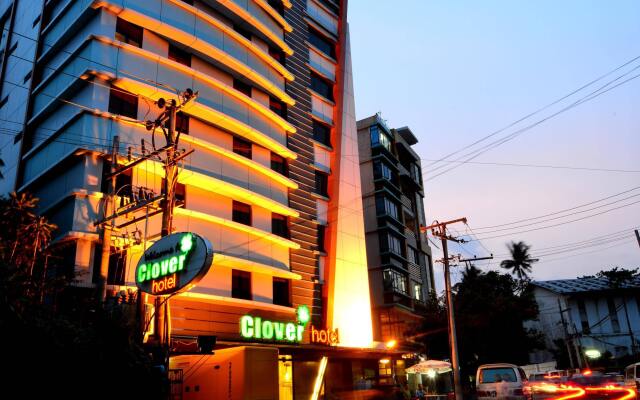 Clover Hotel вид на фасад