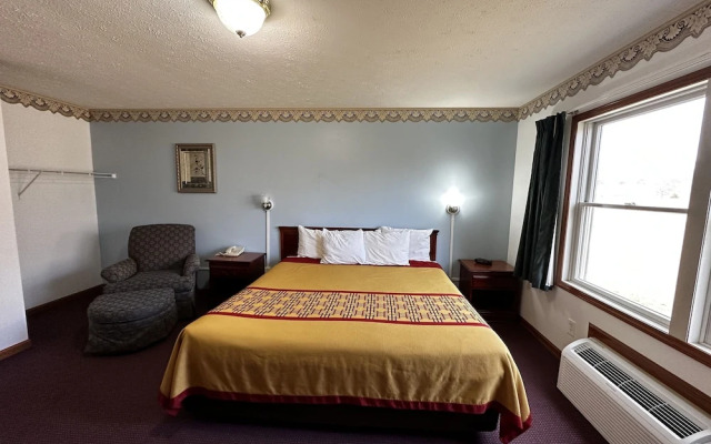 Attica Inn