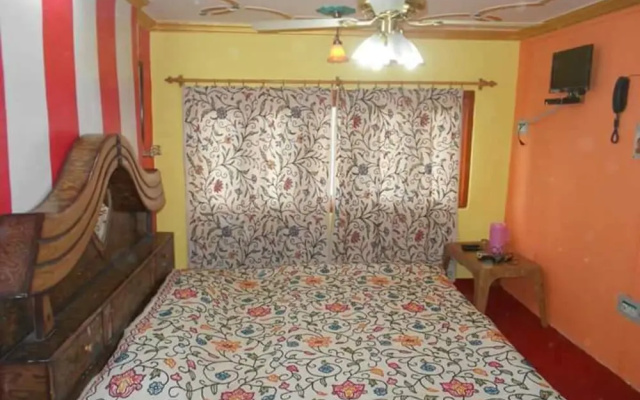 Goroomgo Rooma Srinagar