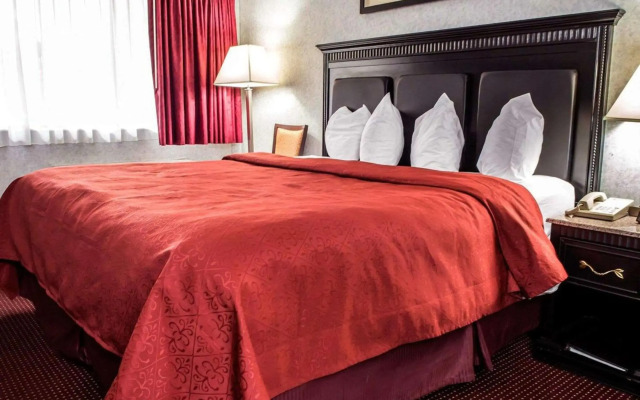 Quality Inn & Suites Gibsonia - Pittsburgh North