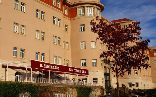 Отель Seminario Bilbao Испания, Дерио - отзывы, цены и фото номеров - забронировать отель Seminario Bilbao онлайн вид на фасад