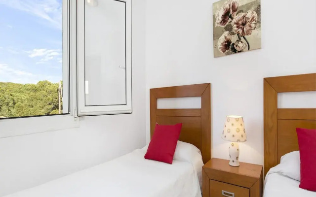 Apartment for 5 People Near Sea Beach