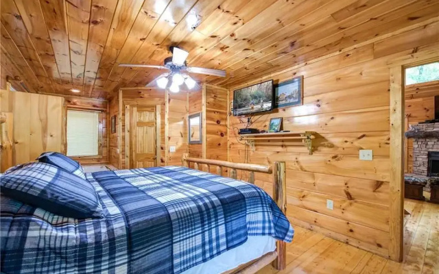 Cabin of Dreams - Three Bedroom Cabin