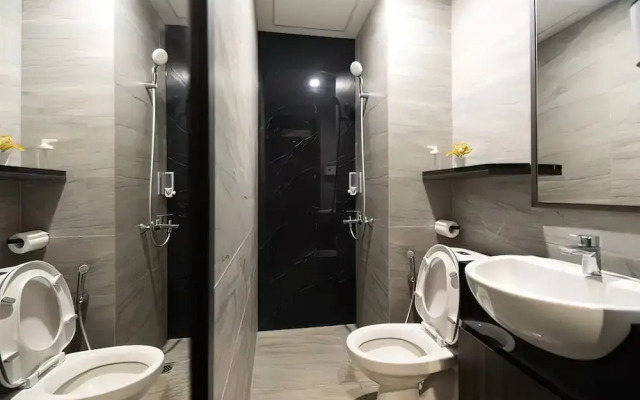 Premium Collins Boulevard Near Airport