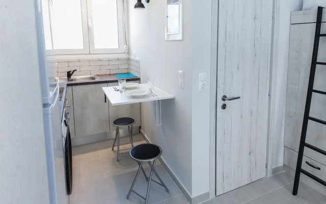 Modern Equipped Studio w View in Kipseli