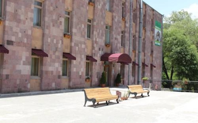 Diligence Hotel вид на фасад