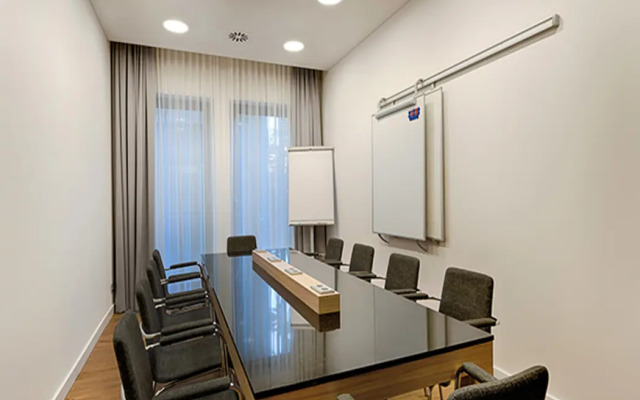 Premier Inn Frankfurt Westend Hotel
