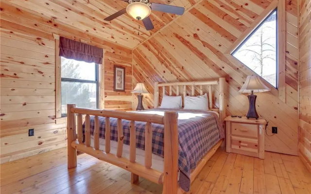 Marlenes Hideaway 3 - Three Bedroom Cabin