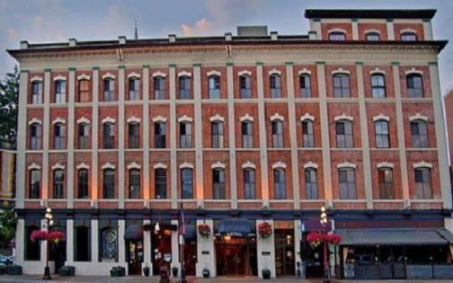 Отель Dalton Hotel And Suites Канада, Виктория - отзывы, цены и фото номеров - забронировать отель Dalton Hotel And Suites онлайн вид на фасад
