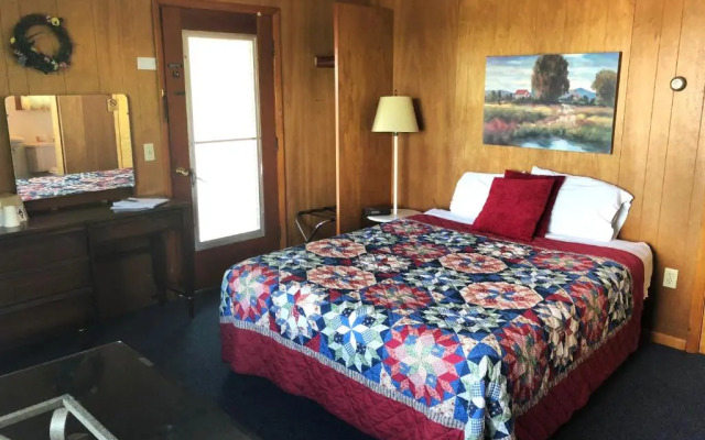 Showboat Motel Restaurant & Bar