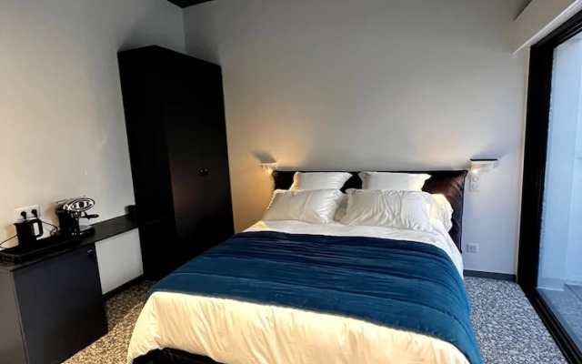 Suite 28