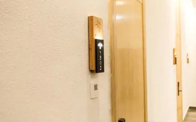 Lucky Orchid Hotel