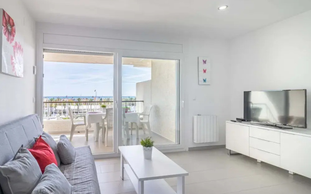 Apartment in Empuriabrava With Sea Views