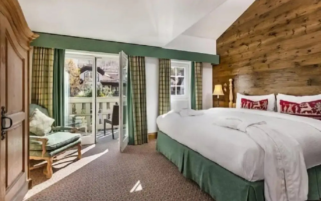 Guest Room, One King