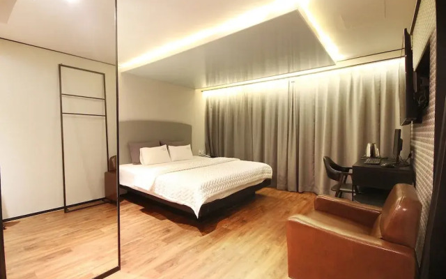 French Code Hotel