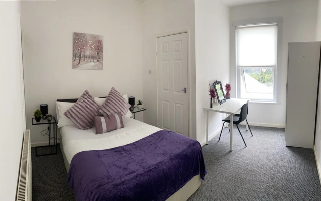 Modern 3-bed, 4 Bath House in Coventry City Centre