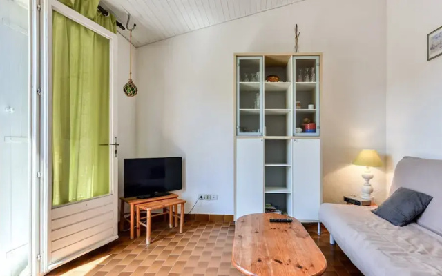 Bright Retreat by the Beach