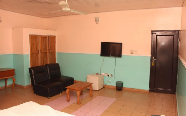 Daniel Suites