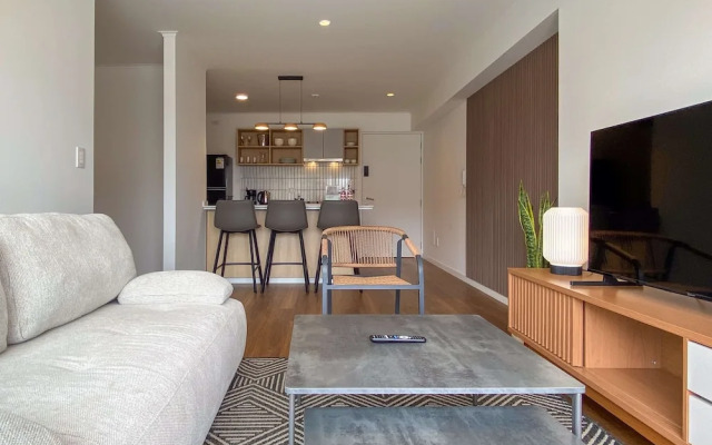 w Upscale 2BR w Balcony View in Miraflores