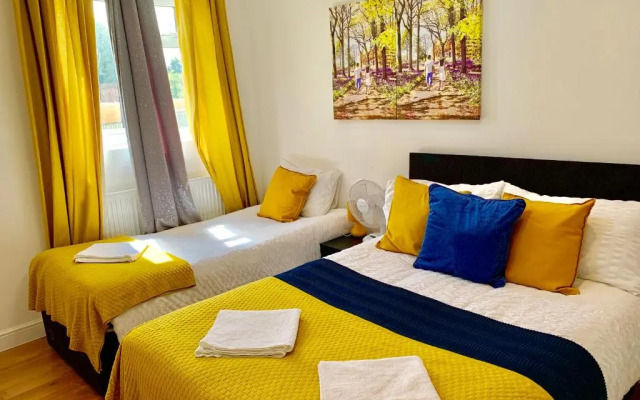 Spacious 2 Bedrooms 2 Baths Apartment with Garden and Parking