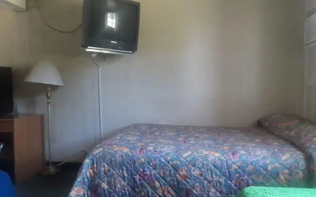 Maples Motel