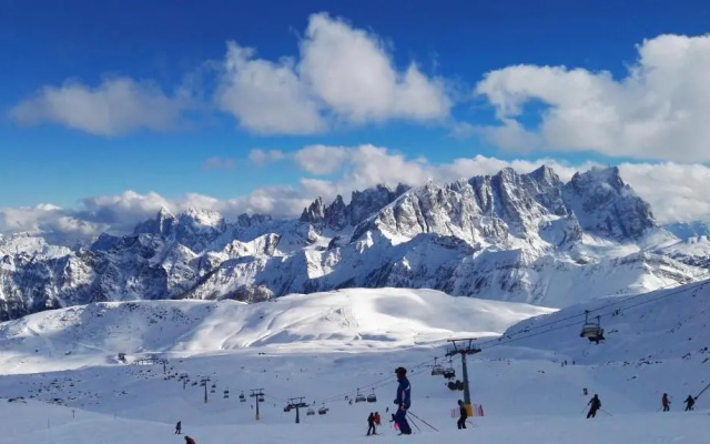 Casa AQ28 sulle piste da sci