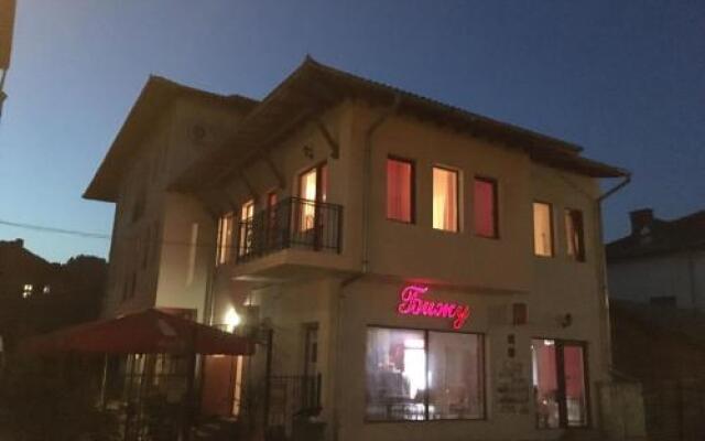 Отель Family Hotel Biju Болгария, Трявна - отзывы, цены и фото номеров - забронировать отель Family Hotel Biju онлайн вид на фасад