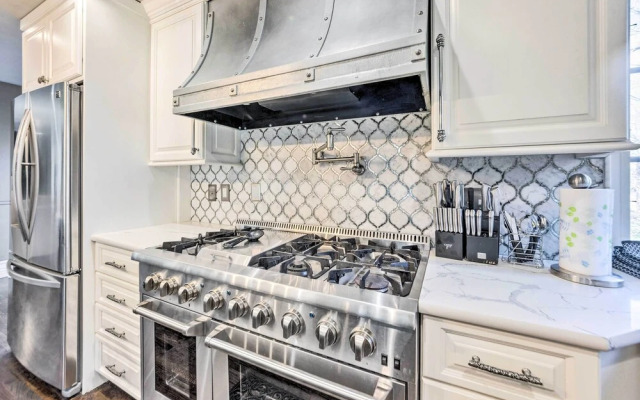 Saint Charles House Near Historic Downtown!