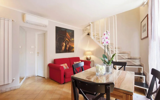 Renoir Small Loft on Giulia Street
