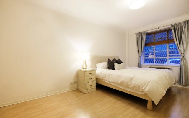 Отель Bright and Spacious Flat in London - Sleeps 4 комната для гостей